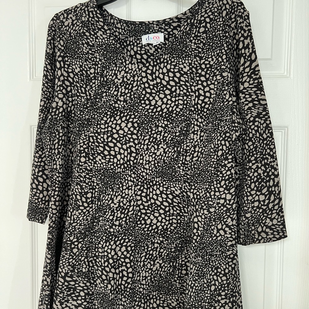 d&co. Women's Cream and Black Tops - Picture 3 of 16